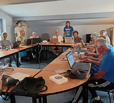 ateliers seniors tiers lieu alternativ fol83